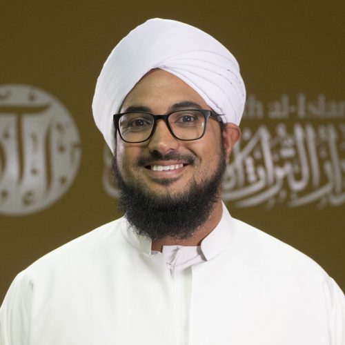 Shaykh Abdurragmaan Khan completed the memorization of the Qur’an under Shaykh Ismail Londt at the Dār Ubaiy Institute in 2000. He went on to graduate from the Dār al-‘Ulūm al-‘Arabiyyah al-Islāmiyyah in Strand in 2006, benefiting greatly from its lecturers, particularly its founder and principal, Maulana Taha Karaan.
After graduating, Shaykh Abdurragmaan served as a lecturer at the same institute from 2006 to 2015. In 2009, he established Dar al-Turāth al-Islāmi (DTI) and continues to serve as the Rector.
In 2011, Shaykh Abdurragmaan co-founded the Maḥabbah Foundation and was honoured to join the Fatwah Committee of the Muslim Judicial Council of South Africa in 2013. He is also an Imam at Masjid Khidmah al-Islām, Taronga Road, Cape Town. In addition, he teaches for SeekersGuidance, and appears regularly on the Voice of the Cape Radio.
Shaykh Abdurragmaan has received ijazah ‘ammah from various luminaries, including al-Ḥabīb  ‘Umar bin Ḥafīẓ, who has had a significant impact on him and has changed his relationship with Allah; Maulana Yusuf Karaan, the former Mufti of Cape Town; al-Ḥabīb ‘Ali al-Mashhūr, the current Mufti of Tarim; al-Ḥabīb ‘Umar al-Jaylāni, the Shafi’i Mufti of Makkah; Sayyid Ahmad bin Abi Bakr al-Ḥabshi; al-Ḥabīb Kāẓim al-Saqqaf; Shaykh Maḥmūd Sa’īd Mamdūh; Maulana ‘Abdul Ḥafīẓ al-Makki; Shaykh Ala al-Din al-Afghāni; Maulana Fazlur Rahman al-Azami; and Shaykh Yaḥya al-Ghawthāni.
Maulana Abdurragmaan received ‘ijazah in the Qirā’ah of Imam Kisa’i from Shaykh Idrīs from Malawi and is currently reciting the seven Qirā’ah to Maulana Saleem Gaibie. He hopes to continue to benefit the Ummah by sharing and preserving the legacy of Imam Al-Shafi’i (radiya Allahu ‘anhu).